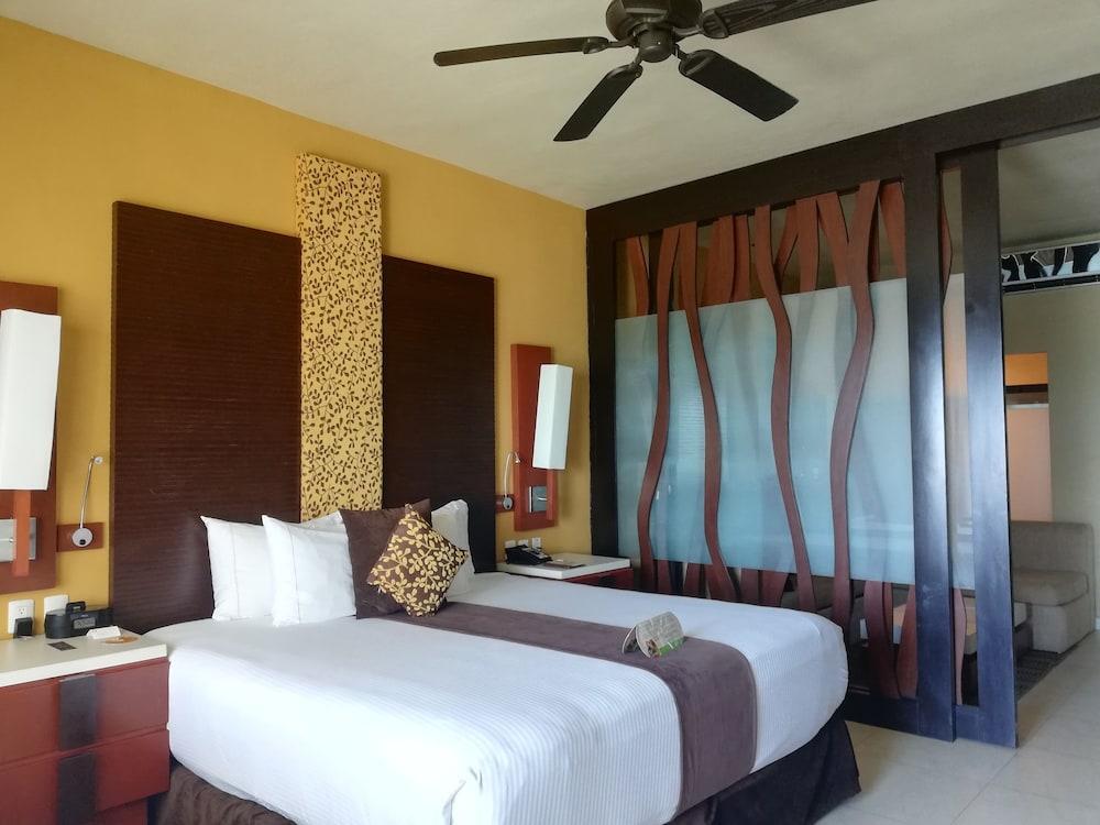 Generations Riviera Maya Family Resort Catamaran, Water Park & More Inclusive Puerto Morelos Exteriör bild